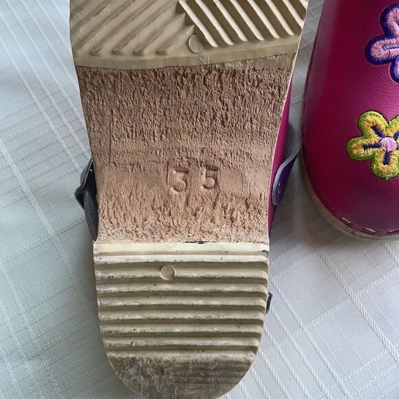 Hanna Andersson Wooden Flower Clogs Size 35 Sweden - Picture 4 of 8